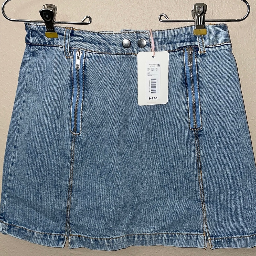 Junior’s jean skirt, NWT size small